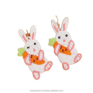 Boucles d'oreilles pendantes brodées faites à la main, motif lapin et carotte, style bohème, perles, mignonnes, pour Pâques, printemps, bijoux floraux, cadeau personnalisé pour femmes et filles - Product Image 1