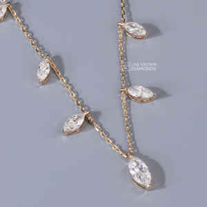 Colgante de Lujo de Oro Blanco de 14K con Moissanita de Corte Marquesa para Mujer, con Siete Piedras que Pesan 1.84 Quilates en Total - Product Image 1