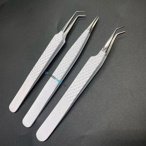 Extensiones de Pestañas Profesionales de Acero Inoxidable Sostenible, con Punta en Ángulo de 45 Grados, Agarre Fuerte, Recubrimiento en Polvo Blanco - Product Image 1