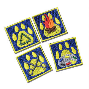 Petit patch brodé thermocollant en forme de lettres et de chiffres en forme de cœur, pour porte-clés, couvre-passeport, porte-cartes, sac, accessoire de mode, vente en gros - Product Image 1