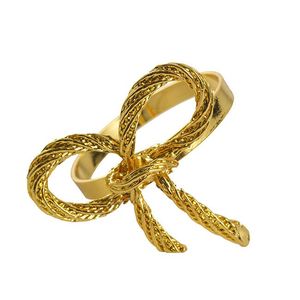 Anneau de serviette en métal décoratif élégant, conçu pour les tables de mariage et de célébration - Product Image 2