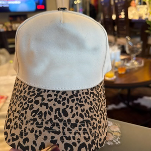 Gorra de Béisbol Personalizada con Estampado de Leopardo en Dos Tonos, Nombre Bordado Personalizado, Gorra Estructurada Ajustable, Moda Unisex para Adultos - Product Image 4