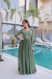 Traje Anarkali Moderno de Seda, Listo para Usar, con Bordado y Trabajo de Lentejuelas Zari, para Graduaciones, Bodas y Diwali - Product Image 2