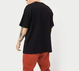 เสื้อยืดโอเวอร์ไซส์สำหรับผู้ชาย ผลิตตามความต้องการของลูกค้า งานคุณภาพระดับมืออาชีพ ผ้าฝ้าย 100% แขนสั้น กันยับ ดีไซน์พรีเมียม - Product Image 3