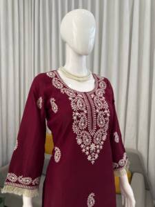 Ensemble indien pakistanais en rayonne slub rouge, Kurti brodé et pantalon palazzo à pattes d'éléphant, tenue ethnique pour femme, pour mariage, fête et usage quotidien - Product Image 2