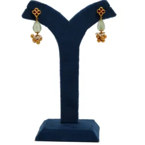 Pendientes colgantes con piedras rojas, adornos florales, cuentas de vidrio verde y detalles de oro para mujer - Product Image 3