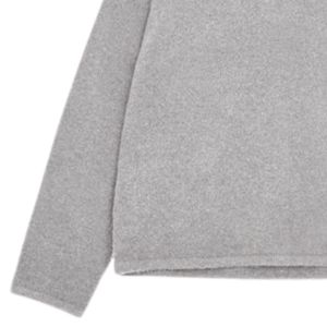 Polo de Manga Larga de Punto Bouclé Gris Jaspeado, Cómodo y Elegante, Ideal para un Estilo Casual y Relajado - Product Image 3