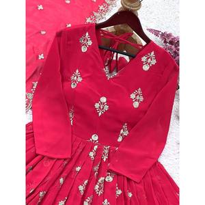 Vestido de Fiesta Lehenga Choli Rojo de Poliéster de Diseñador NSR con Dupatta Bordada y Pantalón para Ocasiones Especiales Talla M - Product Image 5