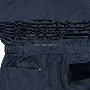 Combinaison de travail industrielle respirante de qualité supérieure avec fermeture boutonnée et poches utilitaires pour les techniciens et les ouvriers qualifiés - Product Image 4
