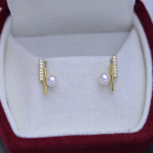 ต่างหูมุกน้ำจืดสีขาวทรงกลมขนาด 4-10 มม. เงินแท้ S925 ดีไซน์เรียบง่าย ประดับด้วยเข็ม สำหรับผู้หญิง ให้แสงสว่างสวยงาม ดีไซน์ละเอียดอ่อน - Product Image 1