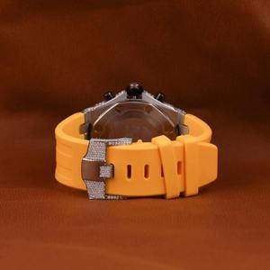 Montre pour homme haut de gamme avec boîtier poli et bracelet durable, idéale pour les occasions formelles, disponible à la vente - Product Image 2