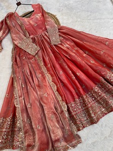 Dhwaja Export – Nouvelle tenue Anarkali moderne en soie pour femme, prête à porter, avec broderies et travail de sequins Zari, longueur ras du sol, idéale pour mariage/fête - Product Image 4