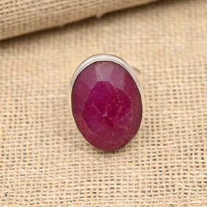 Anillo de Plata de Ley 925 con Rubí Facetado, Anillo Hecho a Mano, Hermoso Regalo de Compromiso - Product Image 1