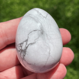 Pierre précieuse Howlite, cristal poli, formes variées, blanc et noir, vente en gros pour la fabrication de bijoux, équilibrage énergétique, qualité supérieure - Product Image 3