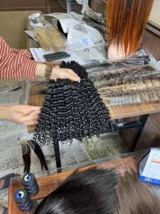 วิกผมต่อผมสีดำหยิกน้ำยาวเต็มรูปแบบผมบริสุทธิ์คุณภาพสูงจากเวียดนาม - Product Image 4