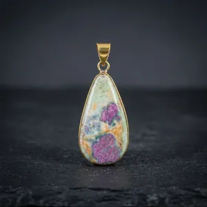 Pendentif en laiton avec rubis naturel et fuchsite, vente en gros, bijoux faits à la main avec pierres précieuses - Product Image 4
