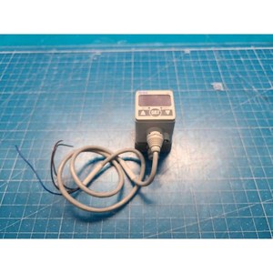 Pressostat numérique à vide SMC ZSE40-C4-22, utilisé comme pièce détachée pour équipement semi-conducteur d'occasion - Product Image 1