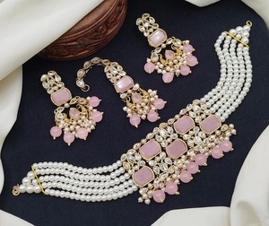 Conjunto de Joyería Kundan de 3 Piezas de Diseño Personalizado, Collar y Aretes de Latón, Joyería de Moda Nupcial de Alta Calidad - Product Image 6
