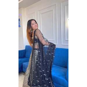 Lehenga Choli de créateur pour occasions spéciales avec travail de sequins et de Zari, en polyester - Product Image 5