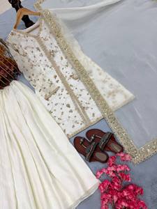 Conjunto de Salwar Kameez de Diseño Premium para Fiestas y Bodas, Top de Seda Pura, Pantalones Palazzo y Dupatta con Bordado y Adornos de Moti - Product Image 6