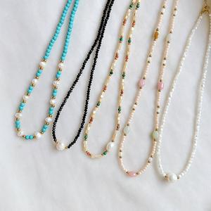 Collar de Acero de Titanio de Alta Gama para Mujer, con Piedras Naturales, Concha, Perla Barroca, Diseño de Cuentas Coloridas - Product Image 1