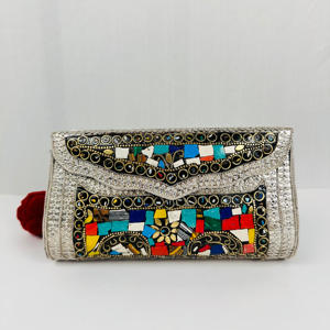 Pochette de soirée bohème multicolore à franges et motifs mosaïque, sac à bandoulière moderne sculpté et poli, style antique, pour festival, mariage, fête, en aluminium - Product Image 5
