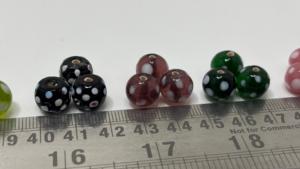 Cuentas Redondas de Vidrio Soplado a Mano con Diseño de Puntos, Coloridas, para la Elaboración de Joyas, Pulseras, Collares y Proyectos de Manualidades - Product Image 5