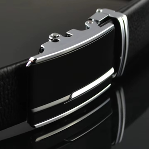 Cinturón Clásico de Cuero Genuino Premium para Hombre con Hebilla de Acero |   Cuero Vacuno Resistente, Transpirable e Impermeable, con Logotipo Personalizado Disponible - Product Image 5