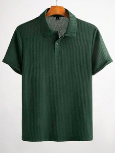 Camiseta Casual de Color Sólido para Hombre con Cuello Camisero, Manga Corta, Tejido Waffle Verde Oscuro, Estilo Old Money - Product Image 1