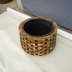 Grand pot à fleurs artistique en bois d'acacia, style américain, revêtement à l'huile végétale, toutes saisons, très tendance pour la maison et le jardin - Product Image 3
