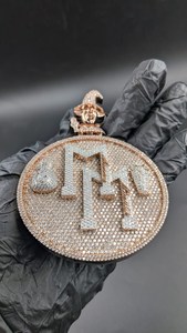 Colgante de plata de ley 925 con letra inicial personalizada en disco, estilo Joker Hip Hop, chapado en rodio y moissanita. - Product Image 2