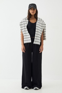 Pantalon de jogging ample et décontracté pour femme, noir, surdimensionné, en polyester et coton, avec logo personnalisé - Product Image 5