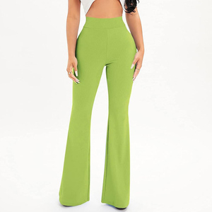 Leggings ajustados de tela de poliéster y spandex con estilo acampanado hasta el tobillo para mujer. - Product Image 1