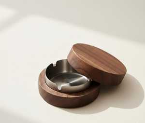Cendrier de bureau rond en bois avec insert en laiton, design minimaliste pour usage domestique - Product Image 6