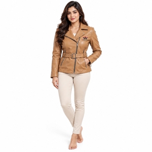 Chaqueta de cuero moderna para mujer con material resistente, ajuste cómodo y costuras impecables que proporcionan un uso duradero y suave. - Product Image 1
