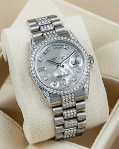 Reloj de Lujo Analógico de Cuarzo con Esfera de Diamante Moissanite, Brazalete de Perlas de Madreperla, Visualización de Fecha y Día, Estilo Joyería de Vestir - Product Image 4