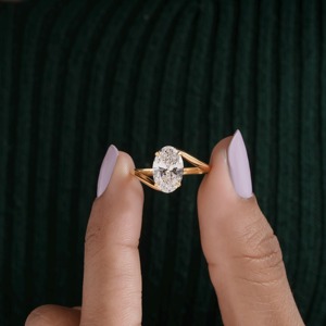 Anillo de Diamantes Cultivados en Laboratorio con Corte Ovalado en Oro Amarillo de 14K, Joyería Fina con Certificación IGI y Claridad VVS - Product Image 5