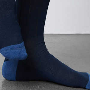 Chaussettes mi-hautes bleu marine pour hommes, chaussettes rayées à la cheville avec bout contrastant bleu, sport et décontracté - Product Image 4