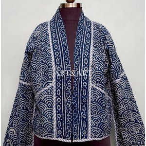 Chaqueta de invierno de algodón acolchada étnica hecha a mano para mujer, estampada con Kantha floral, abrigo corto tejido a mano, albornoz, venta al por mayor - Product Image 2