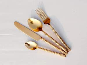 Ensemble de couverts en acier inoxydable de luxe, finition diamant dorée |   Service de couverts royaux texturés à 4 pièces pour mariages, hôtels et restaurants haut de gamme - Product Image 3