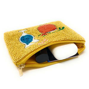 Bolso de mano tipo clutch con diseño de vaca, toro y corona floral, hecho a mano con cuentas, lentejuelas y cuentas de semilla, bordado, moderno, estilo western, para fiesta, con temática de animales de granja, natural - Product Image 6