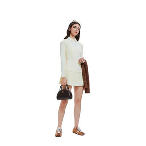 Tenue de tennis chic et résistante pour femme, avec coutures renforcées pour une qualité et un maintien durables - Product Image 5