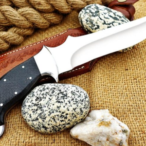 Couteau de chasse artisanal en acier D2, manche en micarta noir, lame fixe polie avec anneau de maintien et étui en cuir marron pour le camping - Product Image 5