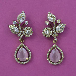 Exportador de Joyería de Moda en India, Pendientes Clásicos de Circonia Cúbica con Baño de Mehndi 444106 - Product Image 4