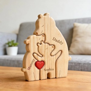 Figura de oso de madera personalizada con nombres, diseño de dibujos animados de mamá Liam con corazón rojo, decoración de pie para sala de estar - Product Image 1