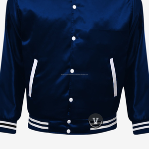 แจ็กเก็ตเบสบอลผ้าซาตินสีแดงสำหรับผู้ชายเสื้อกันลมคอถักสไตล์เท่พร้อมผ้าเดนิมเคลือบลายทาง - Product Image 6