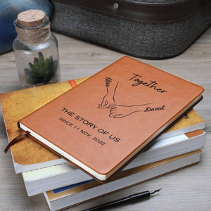 สมุดบันทึกหนังสีน้ำตาลคู่รักแบบสั่งทำพิเศษ ขนาด A5 เข้าเล่มแบบ Thermal Binding ของขวัญวันวาเลนไทน์/วันครบรอบ  รุ่น Al-Amir - Product Image 3