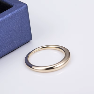 Bague en or minimaliste unisexe, à porter au quotidien, design simple, finition lisse, style de bijoux élégant - Product Image 4