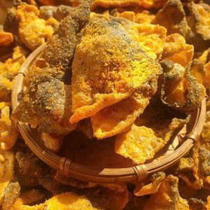 Snack de peau de saumon croustillant avec jaune d'oeuf salé Snack de fruits de mer délicieux au goût audacieux - Product Image 3