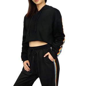 Sudadera Corta Negra para Mujer con Rayas de Arcoíris, Manga Larga, Tejida, Estilo Casual Otoñal - Product Image 5